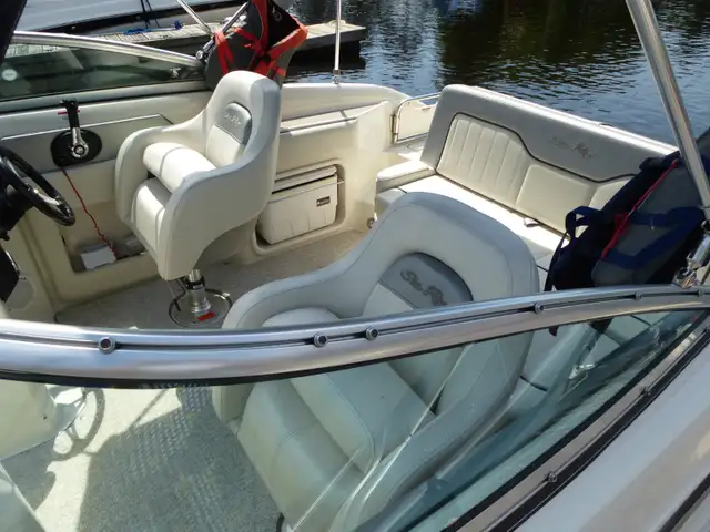 Bateau Sea Ray Sundeck 220 in Powerboats & Motorboats in Shawinigan - Image 5