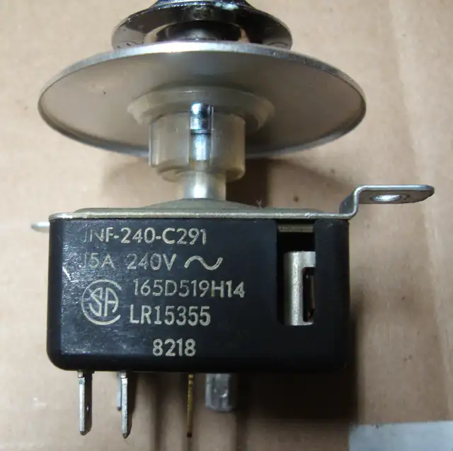 Boutons de contrôle cuisinière Hotpoint in Stoves, Ovens & Ranges in Sherbrooke - Image 4