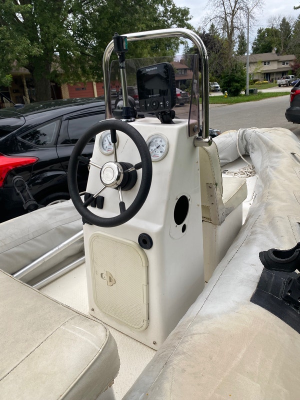 2004 brig Center console no motor no trailer Powerboats & Motorboats