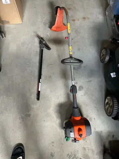 128cd curved handle whipper snipper with easy connect metal disk blade attachment. Well looked after...