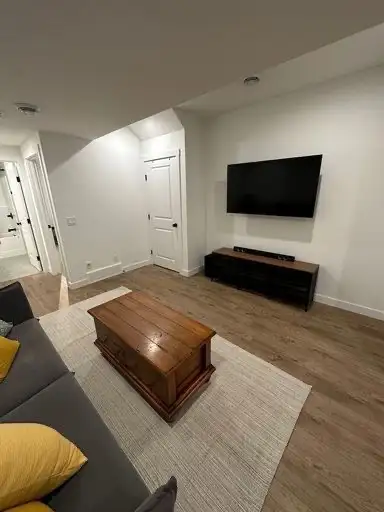 Spacious 1B | 1B Basement Apartment