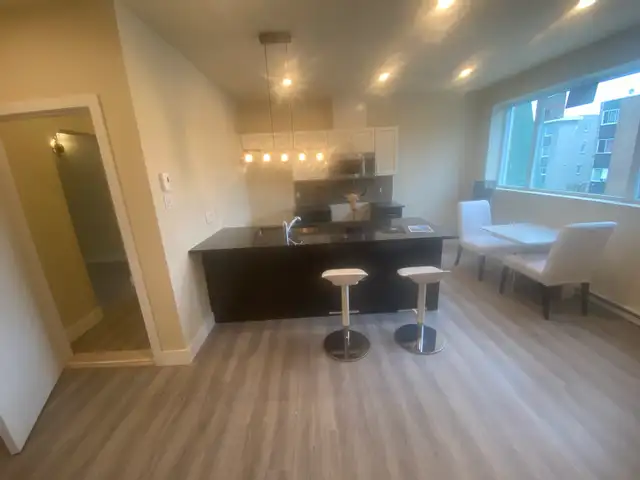 Studio Moderne Semi-Meublé – Greenfield Park – 995$/mois.
