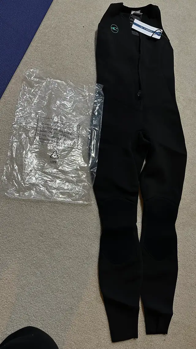 New upgraded reactor-2 O'Neill Wetsuits Women, teen,  size 4 in Water Sports in Markham / York Region - Image 7