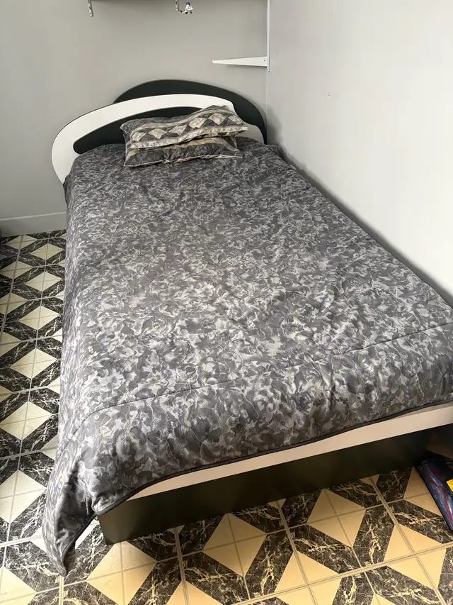 Lit et matelas 40 pouces in Beds & Mattresses in Trois-Rivières - Image 2