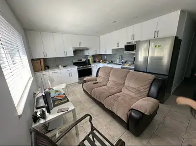 Spacious private room available for rent in Burnaby, Metrotown. Available from 1st June 2025 Rent -...