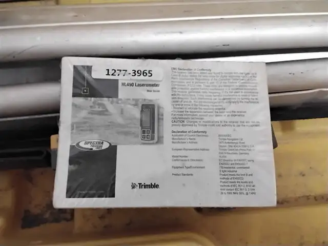 SPECTRA PRECISION LASER LEVEL WITH TRANSMITTER AND TRIPOD in Power Tools in Barrie - Image 5