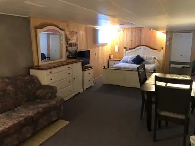 Chambre pour travailleurs ou touriste location a la 80$ nuit et 20$ par personnes 4 supplémentaires...