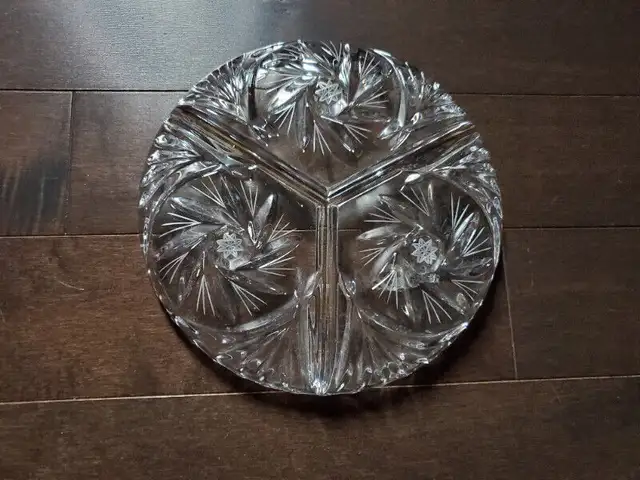 Pinwheel crystal assiette 3 sections neuf / plate with 3 divider in Other in West Island - Image 3
