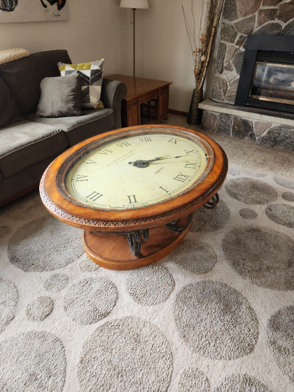 Clock Coffee Table - solid wood in Coffee Tables in Mississauga / Peel Region