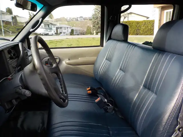 CHEVROLET 1 TON - 3500, CREW CAB, 8 FOOT BOX, WORK TRUCK! in Cars & Trucks in Kelowna - Image 7