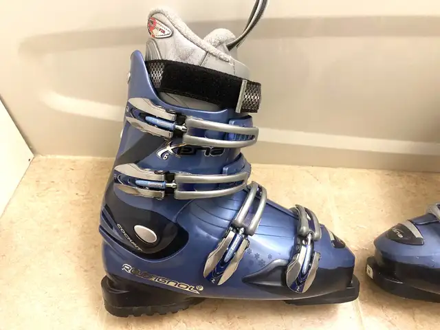 Rossignol Downhill Ski Boots Size 26 Bottes Ski Alpin in Ski in City of Montréal - Image 3