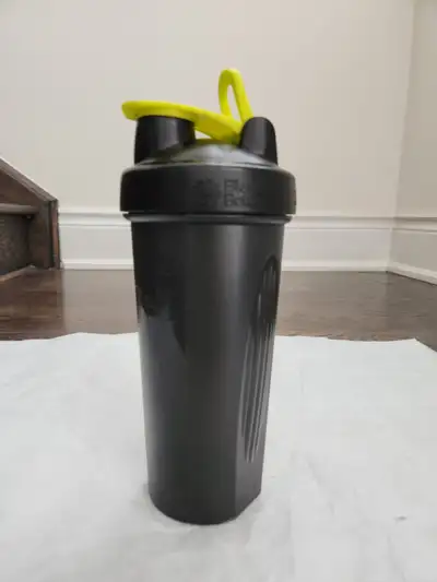 28 oz Blender Bottle Water bottle $5, View more