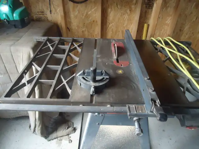 banc de scie grande table tout en fonte in Power Tools in Laval / North Shore - Image 3