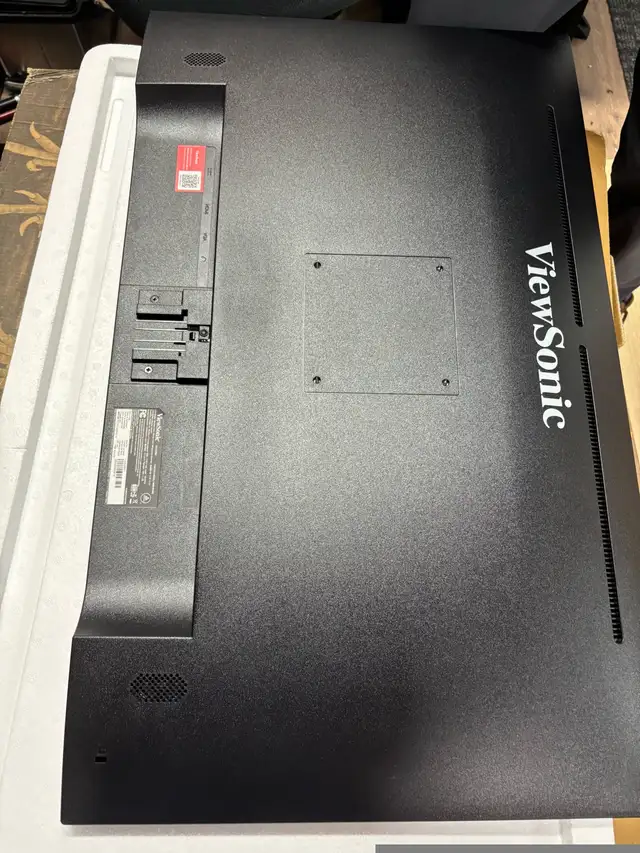 ViewSonic VA3209M 32" LED Monitor in Monitors in Cambridge - Image 4