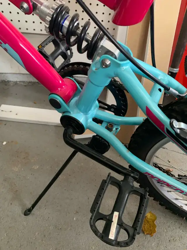 20” mountain bike- 6 shifts  in Kids in London - Image 4