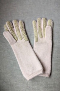 Women's Small Light Pink Gloves 
