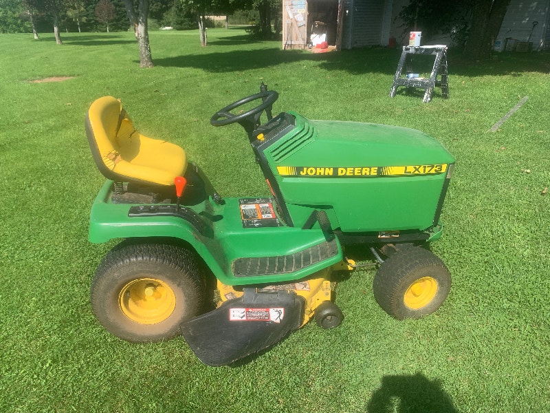 JOHN DEER LAWN MOWER Lawnmowers & Leaf Blowers Charlottetown Kijiji