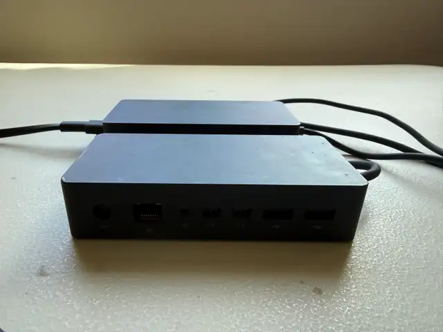 Microsoft Surface Dock Station483178306318510080