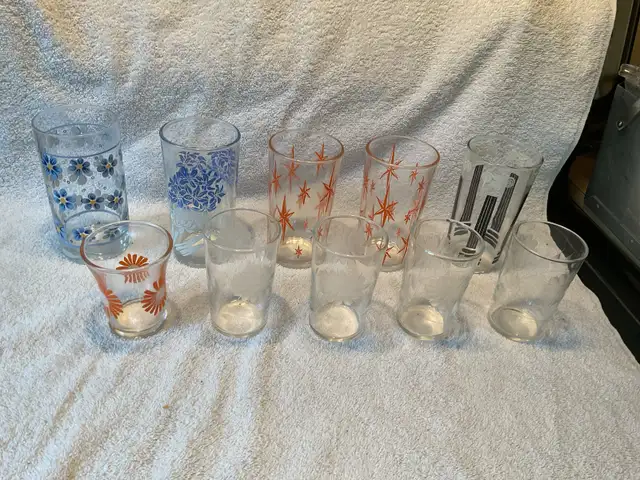VERRES POUR BOIRE ANCIENTS 1950 in Arts & Collectibles in Québec City - Image 2