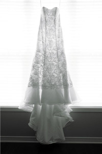 Gorgeous white lace wedding gown - Size 0P