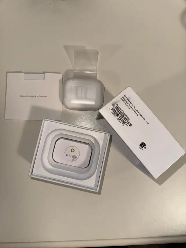 Apple AirPods Pro (3rd generation) in General Electronics in City of Toronto - Image 2