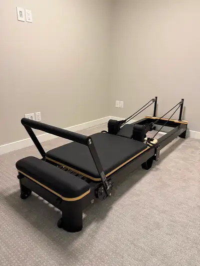 Pilates reformer - Foldable - Free delivery in Vancouver area, View more