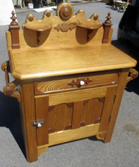 Antique Sweet Little Washstand in Excellent Condition