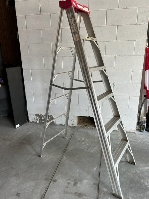 Aluminum Step Ladder 6 feet in Ladders & Scaffolding in Norfolk County