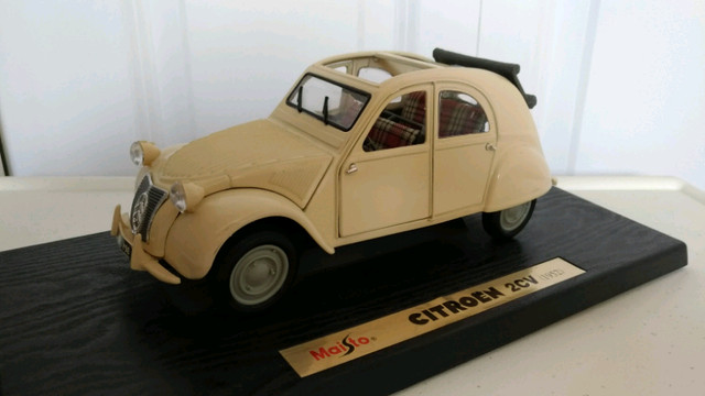 Citroen 2CV 1952 1:18 diecast model car in Arts & Collectibles in City of Toronto