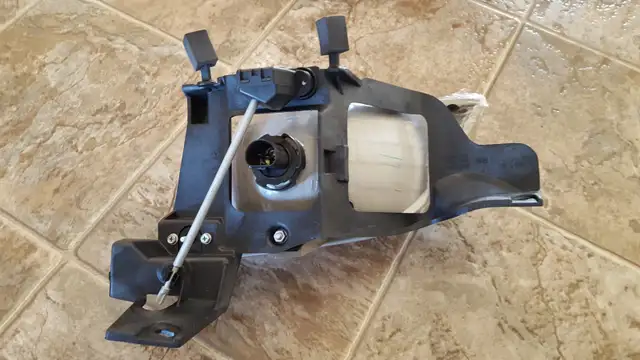 GM Chevrolet Headlight Assembly, NEW in Other in Winnipeg - Image 3