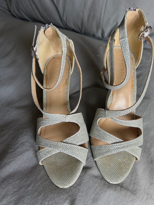 Ladies fancy dress shoes sparkly silver/ivory sz7 in Women's - Shoes in Oakville / Halton Region