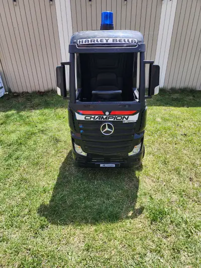 Mercedes Actros Truck 24V electric for sale.All parts available (remote control,charger). Used for 6...