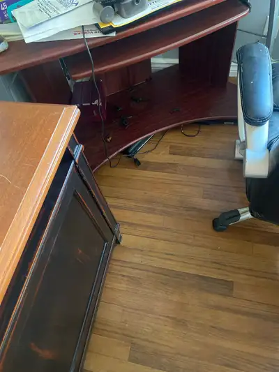 Corner computer desk