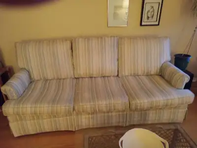 Comfortable couch. Cash only. Pick-up.