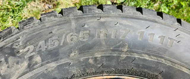 ​4 pneus d'hiver Kumho 245/65R17 sur rims d'acier + cap de roues in Tires & Rims in Laurentides - Image 3