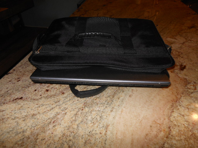 Laptop Bag in Laptop Accessories in Kelowna - Image 3