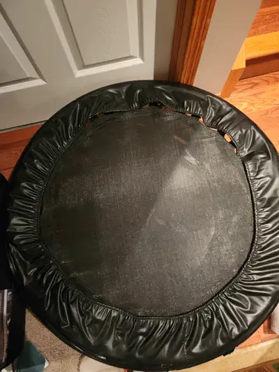 Mini trampoline Diameter: 36" Height: 7.5" One of the legs is missing the rubber piece but is not an...