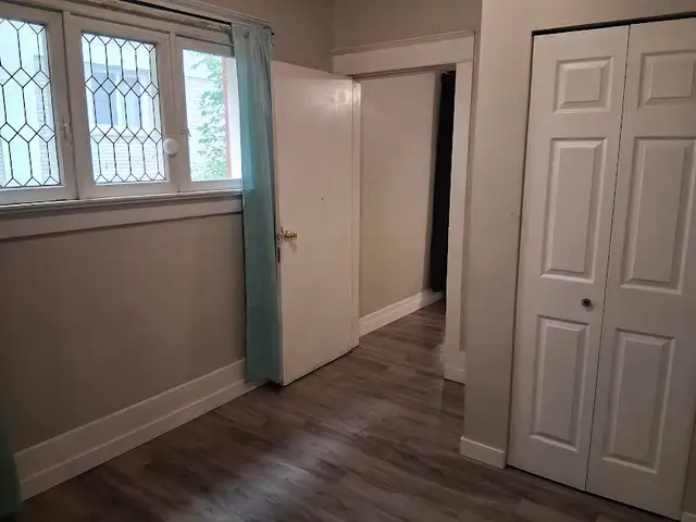 (Downtown) Private ROOM, Furnished, on a 2-Bedroom apartment! in Room Rentals & Roommates in Calgary - Image 2