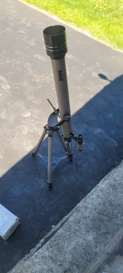 Bushnell telescope, old but barely used. Includes all lenses and attachments.