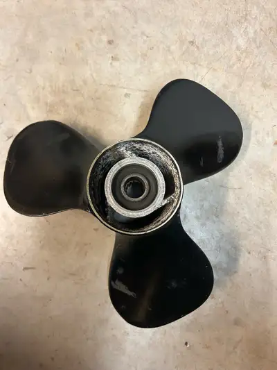 This is a used, but functional boat propeller, ready to get you back on the water! Please note it do...
