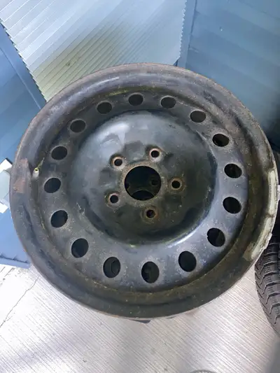 17 inch rims used on a Dodge Grand Caravan. Set of 4 rims. 17x6.5 $80 Message 613-849-6028