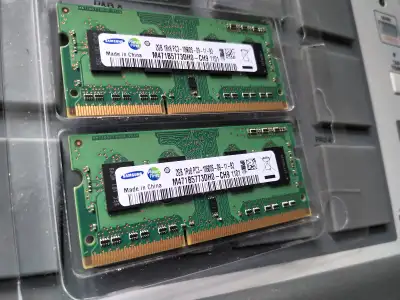 Samsung 2GB PC3-10600 DDR3-1333MHz Non-ECC 204-Pin SoDimm Memory, View more