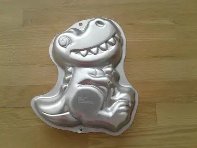 Moule à gâteau Dinosaure ou Crocodile. Wilton, View more