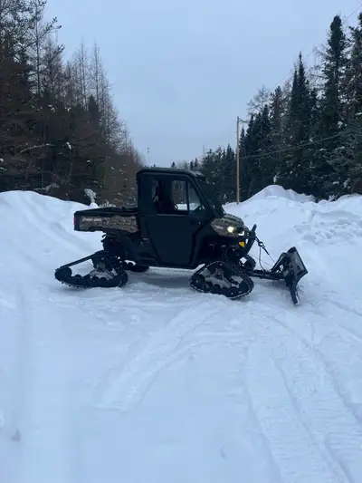 2020 CanAm Defender Limited HD10 only 9900km. Dealer maintained. Fully enclosed cab with Heat and Ai...