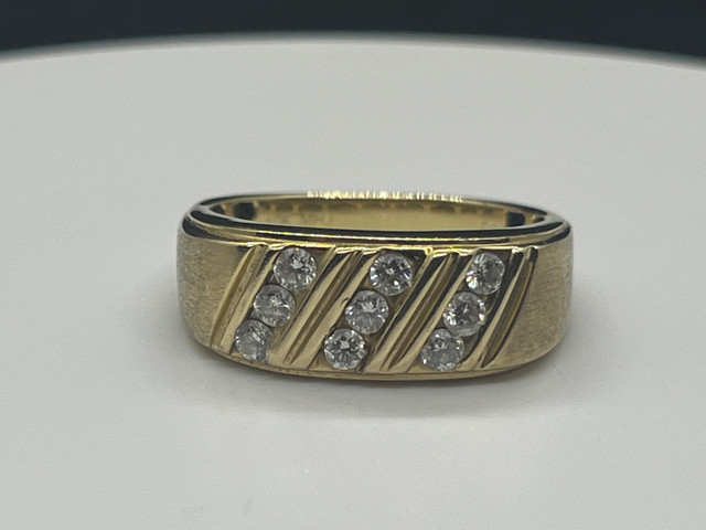 MENS DIAMOND / GOLD RING in Jewellery & Watches in Hamilton