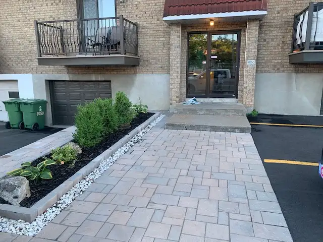 St-Leonard, Langelier 4 1/2 style Condo - Mai(negotiable)