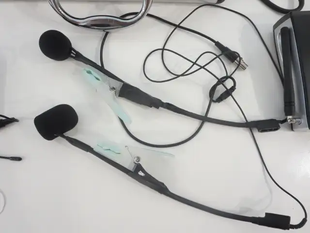 VITOPAL ACEMIC PR-8/AT-20 Wireless Microphone for Accordion in Pro Audio & Recording Equipment in Stratford - Image 6