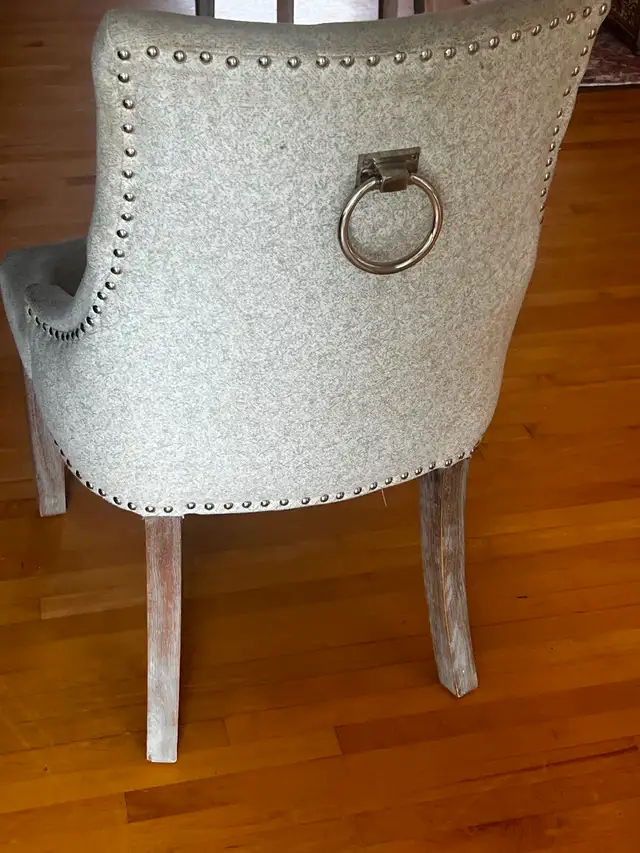 4 beautiful dinning chairs in Chairs & Recliners in Markham / York Region - Image 3