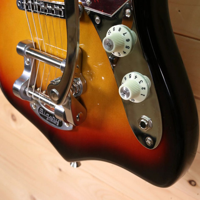 Fender Parallel Universe Volume II Maverick Dorado - Guitare éle dans Guitares  à Lévis - Image 3