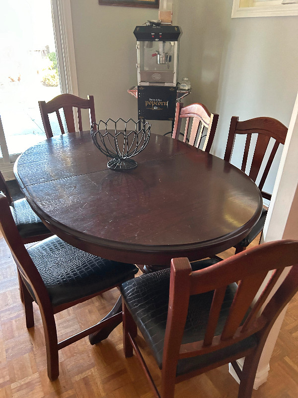 Kitchen table in Dining Tables & Sets in Markham / York Region